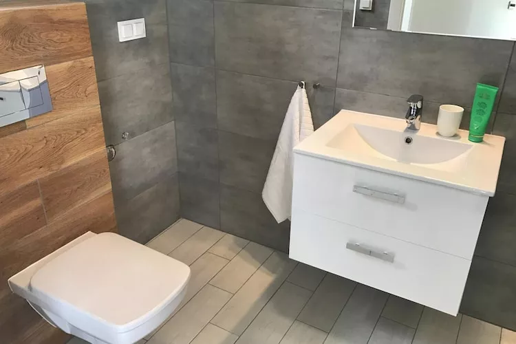 Domy z basenem Rogowo dla 6 osób-Badezimmer