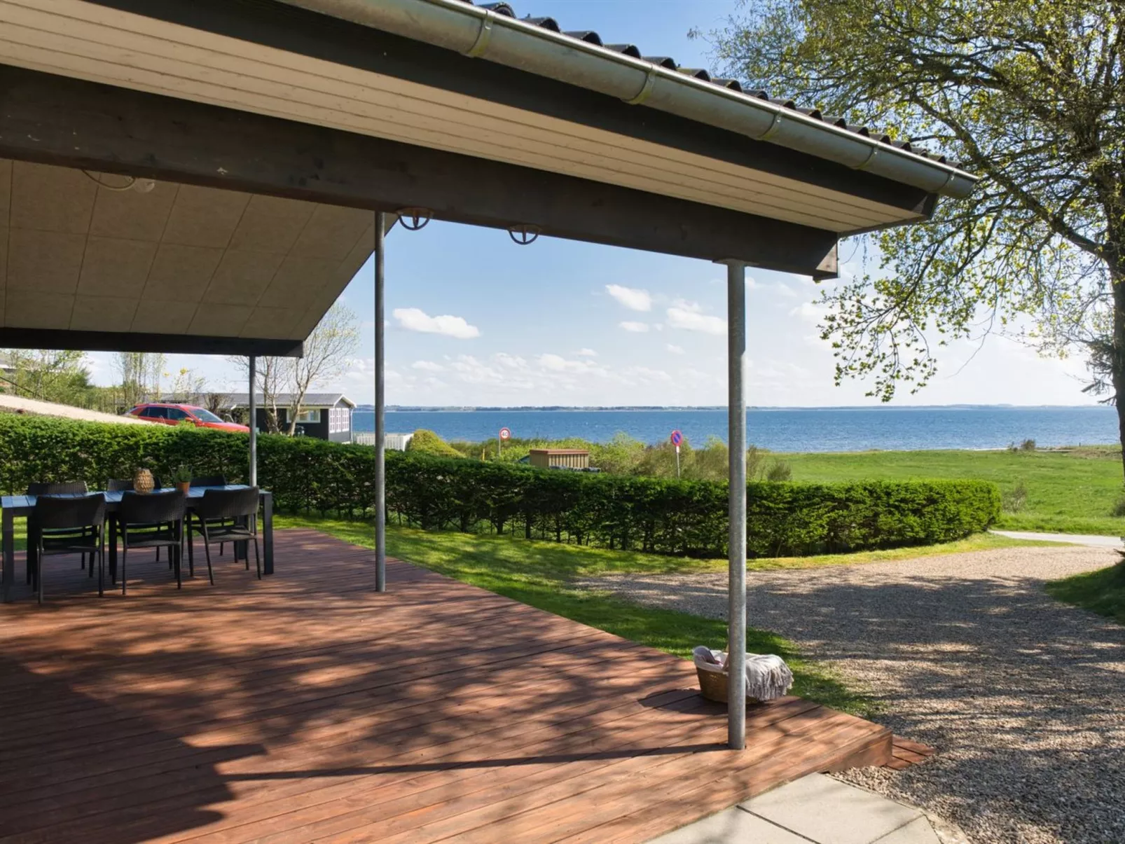 "Elissa" - 50m to the fjord-Outside