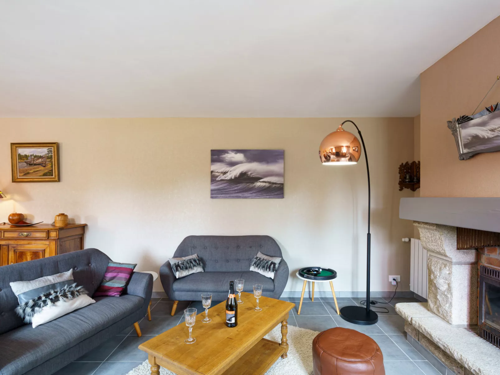 Les Volets Rouges - Drinnen