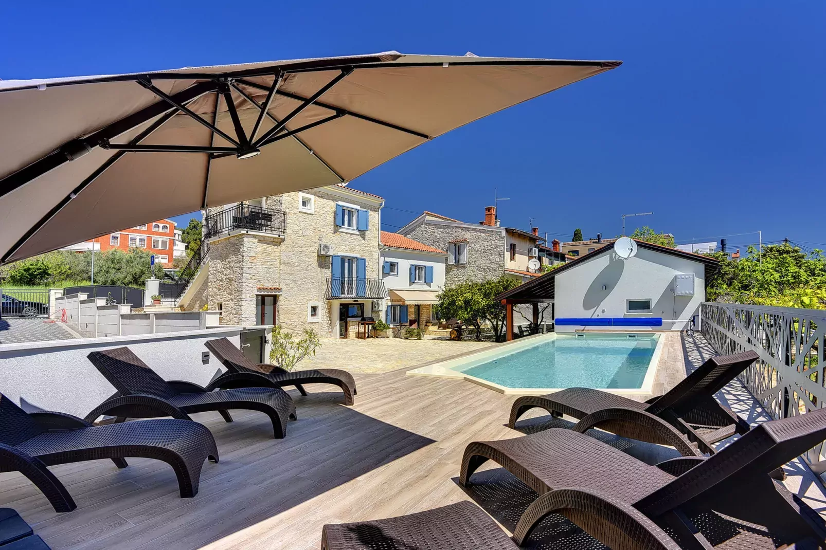 House Hodak A2-Exterior summer