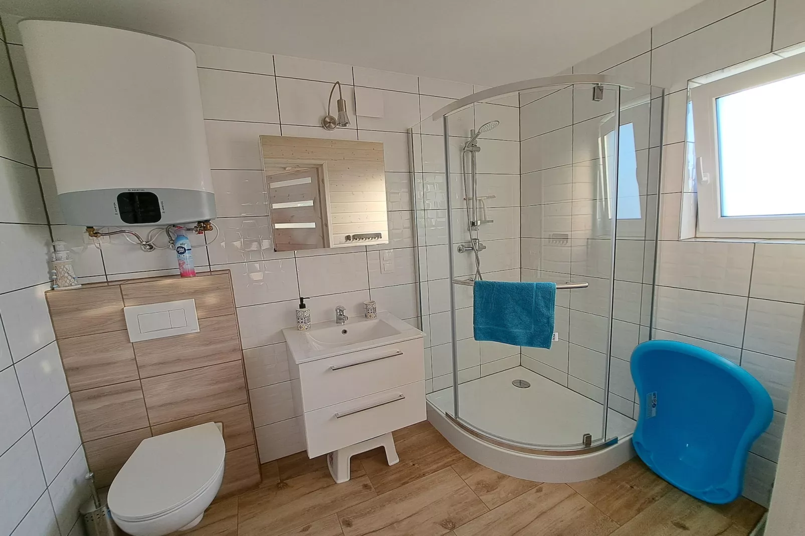 Błękitne zamorze dla 6 osób-Bathroom