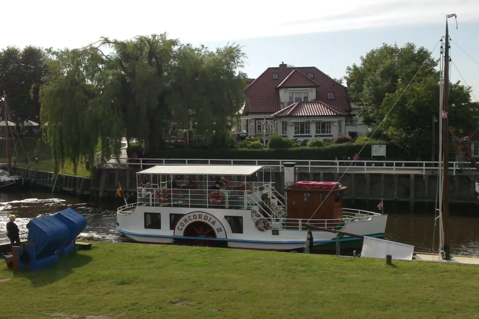 86845-Exterior in summer