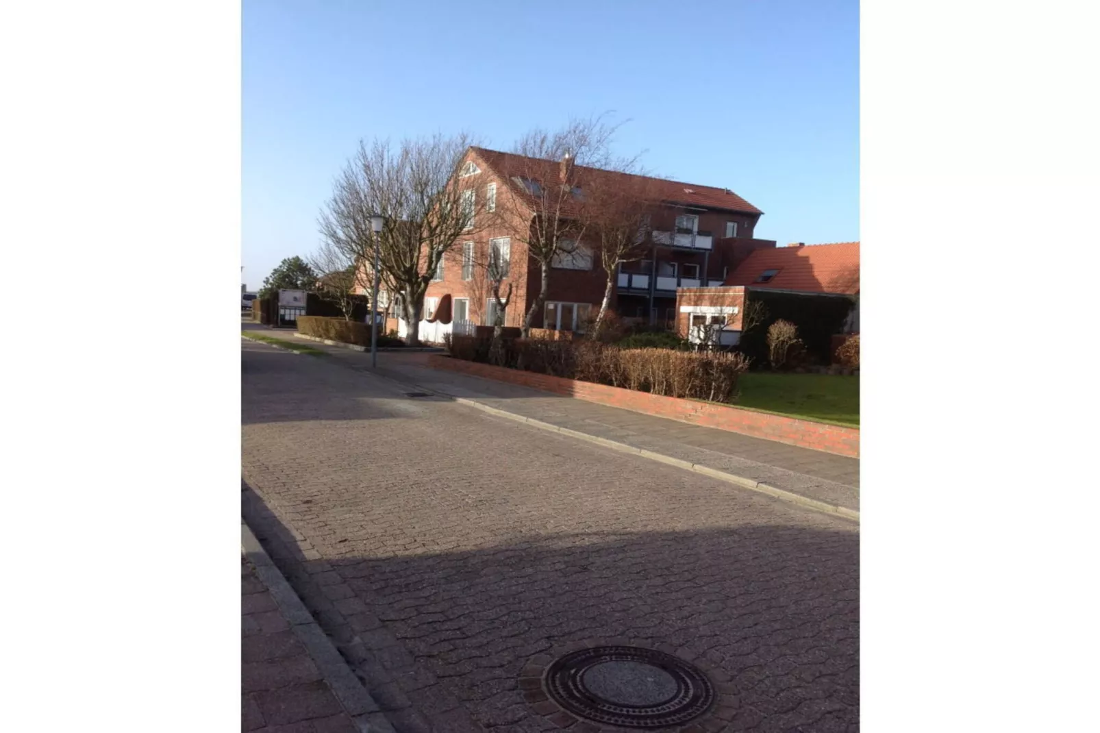 62141-Exterior in summer