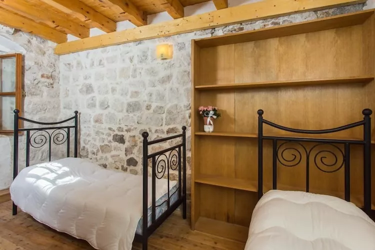 Apartment Le Galion- Two Bedroom Apartment with Partial Sea View-Schlafzimmer