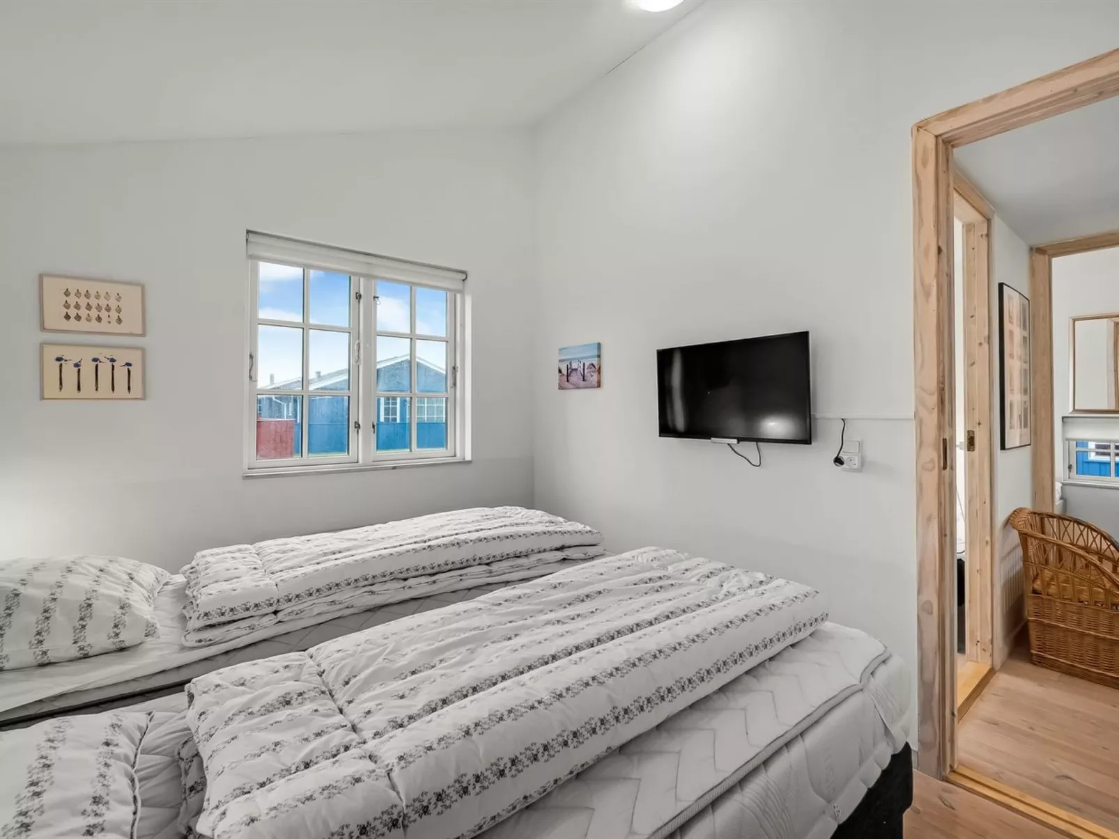 "Binta" - 300m to the fjord - Dedans