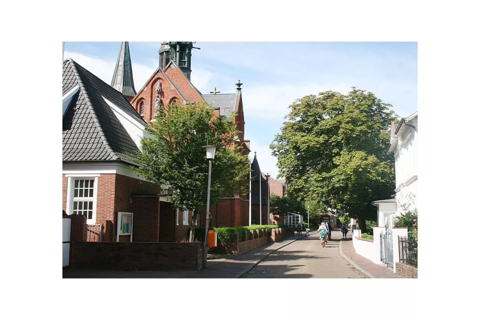 315546-Exterior in summer