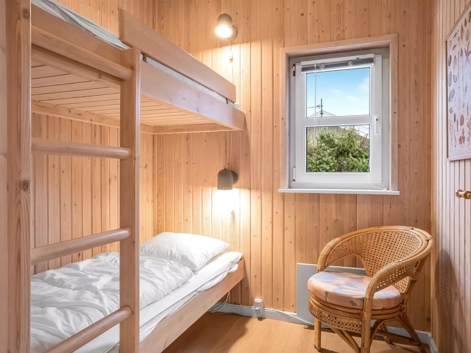 "Henne" -  from the sea-Drinnen