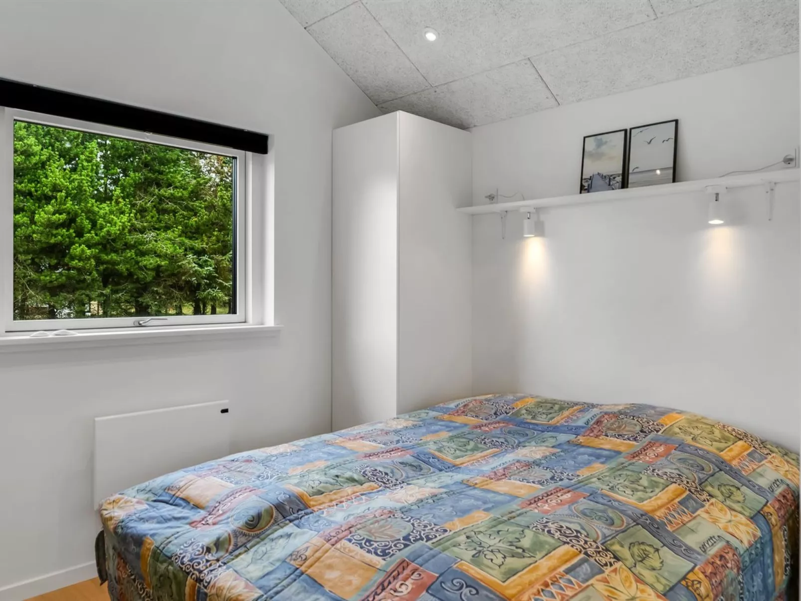 "Abiorn" -  from the sea-Drinnen