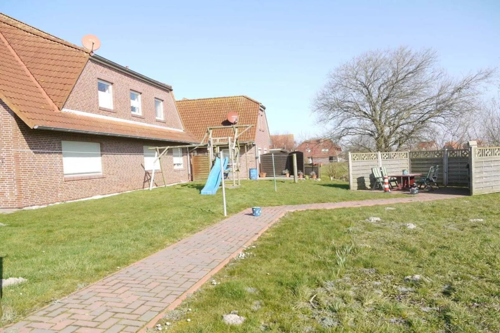 97815-Exterior in summer