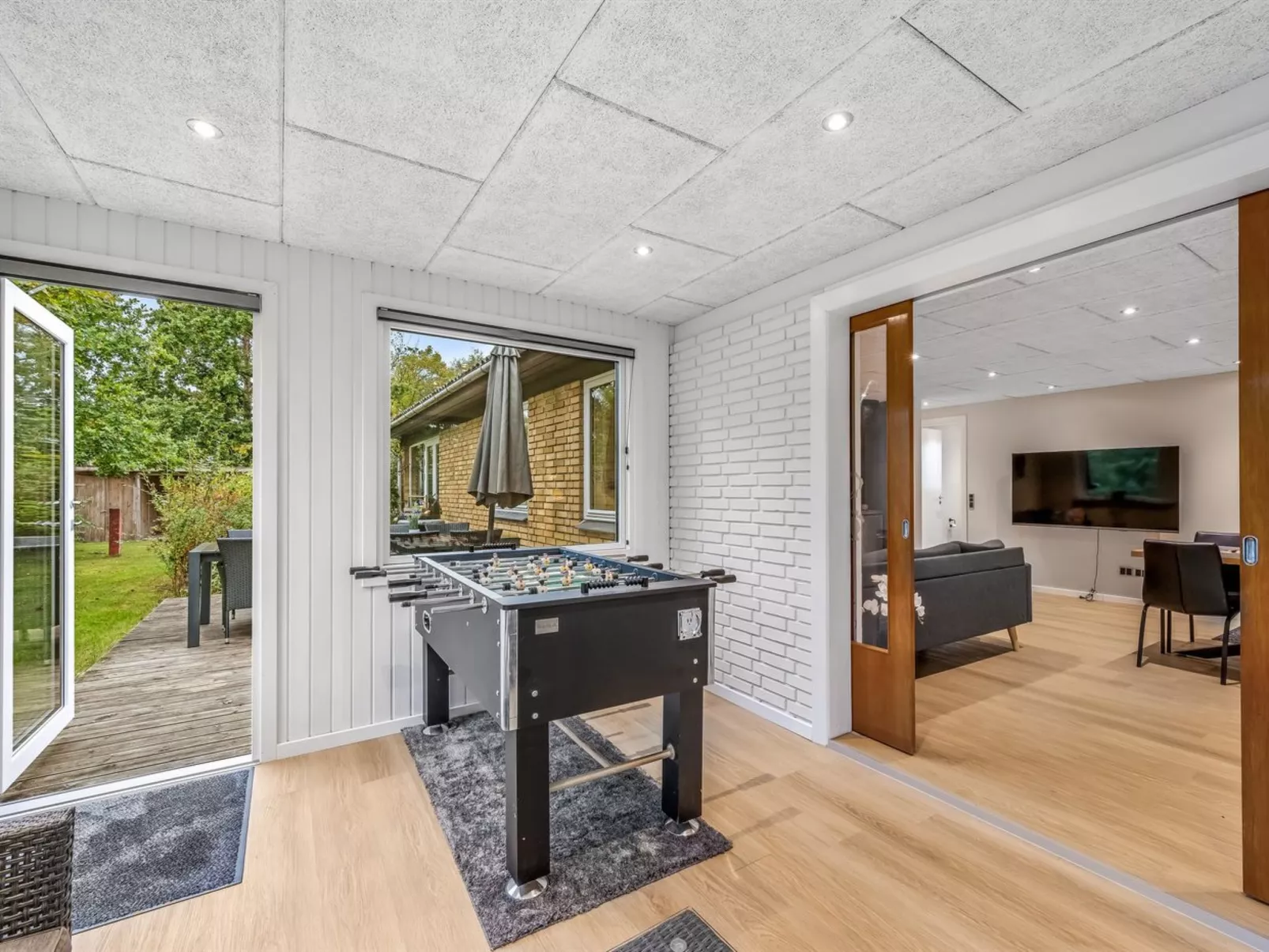 "Naia" - 300m to the fjord-Drinnen