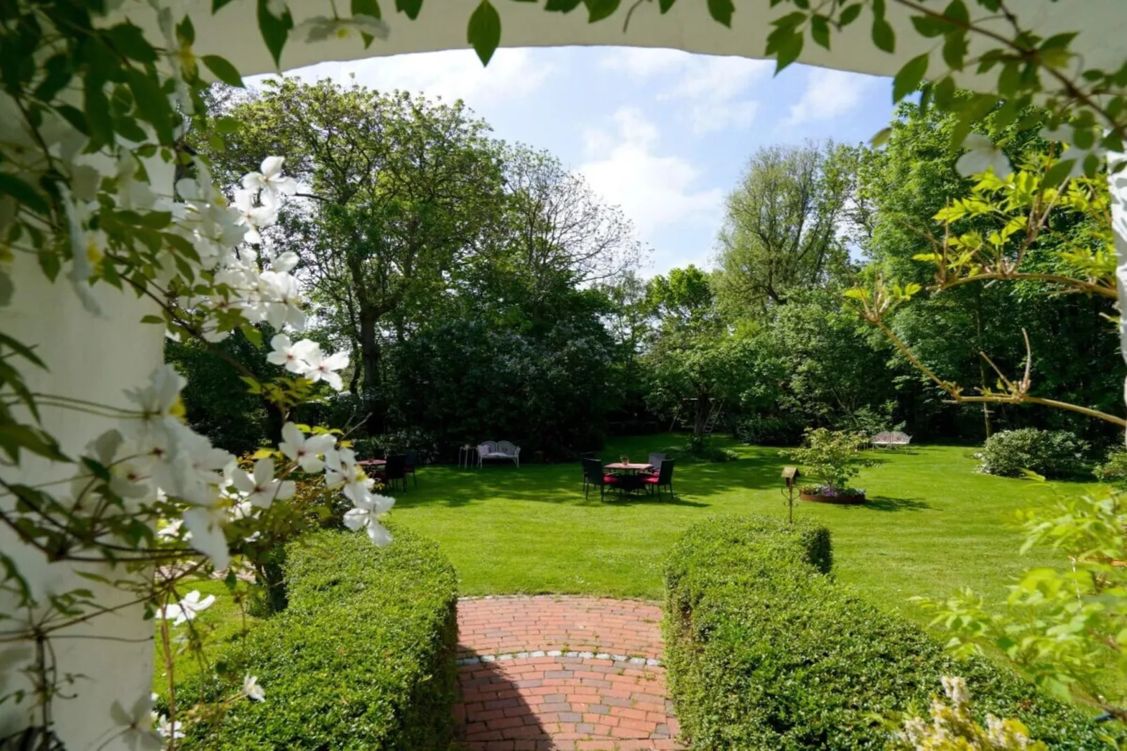 604284 - Jardins en été