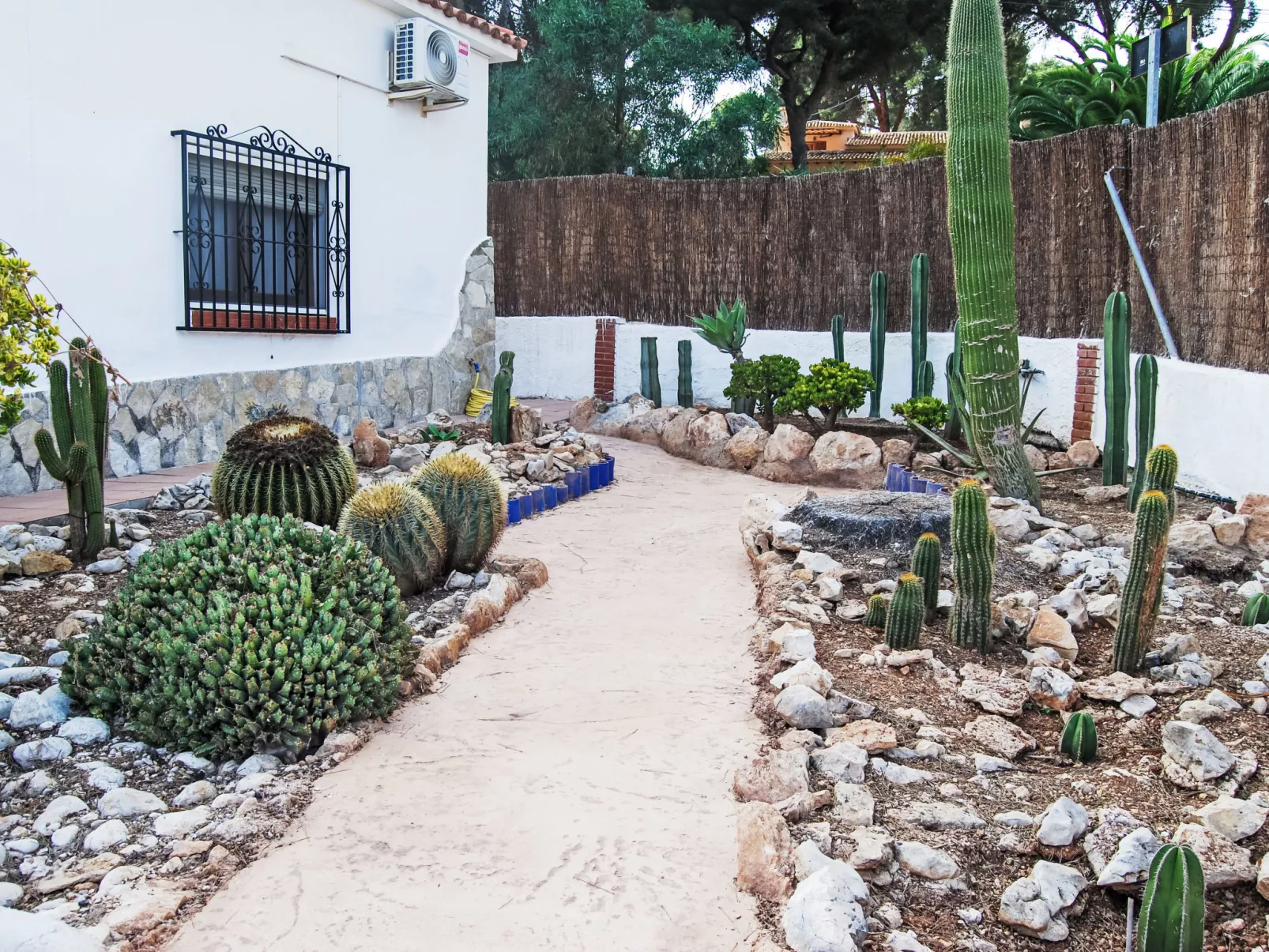 Ferienvilla, Seeblick, privater Pool und Parkplatz - Dehors