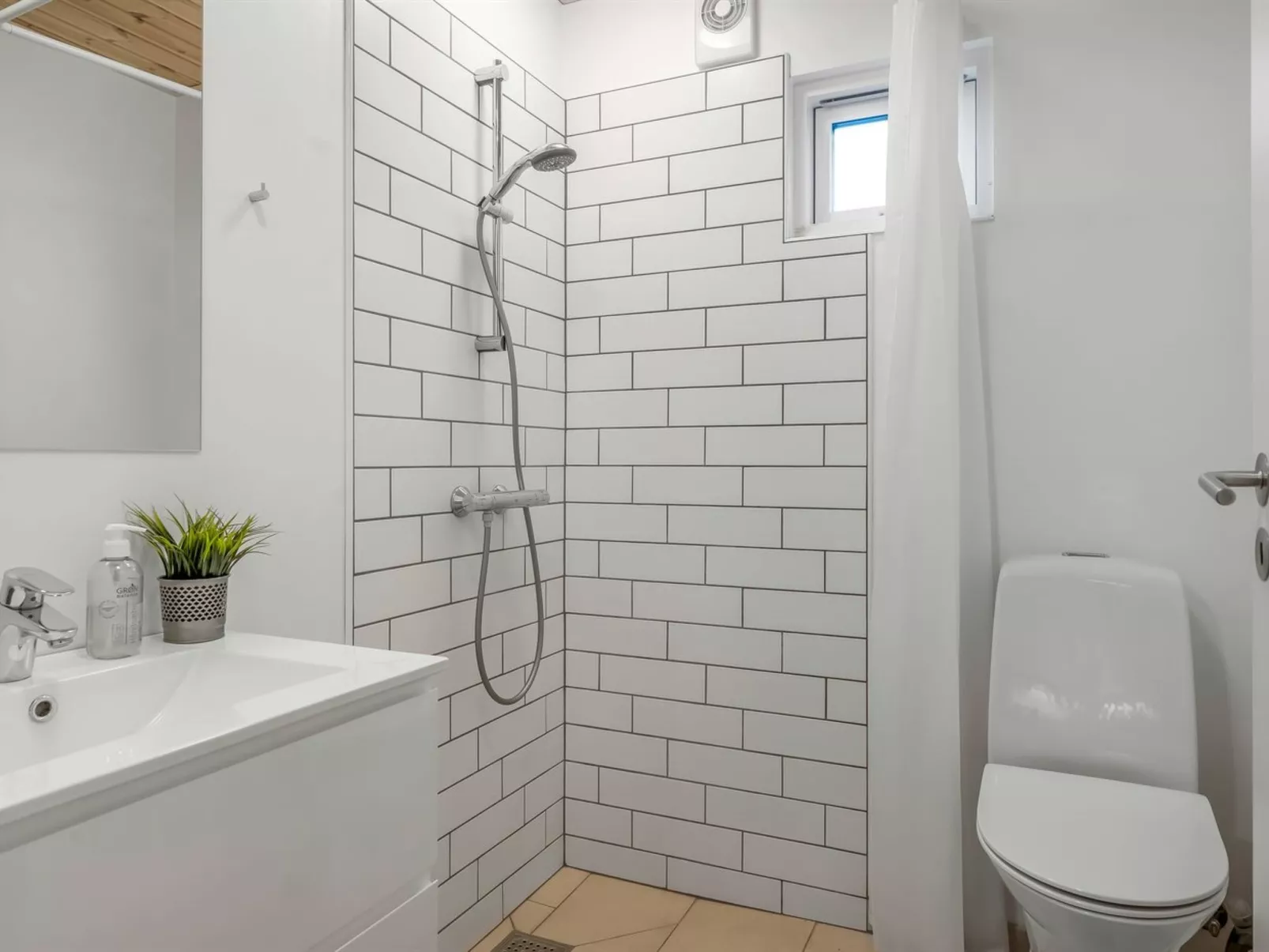 "Ovine" - 900m from the sea-Dedans