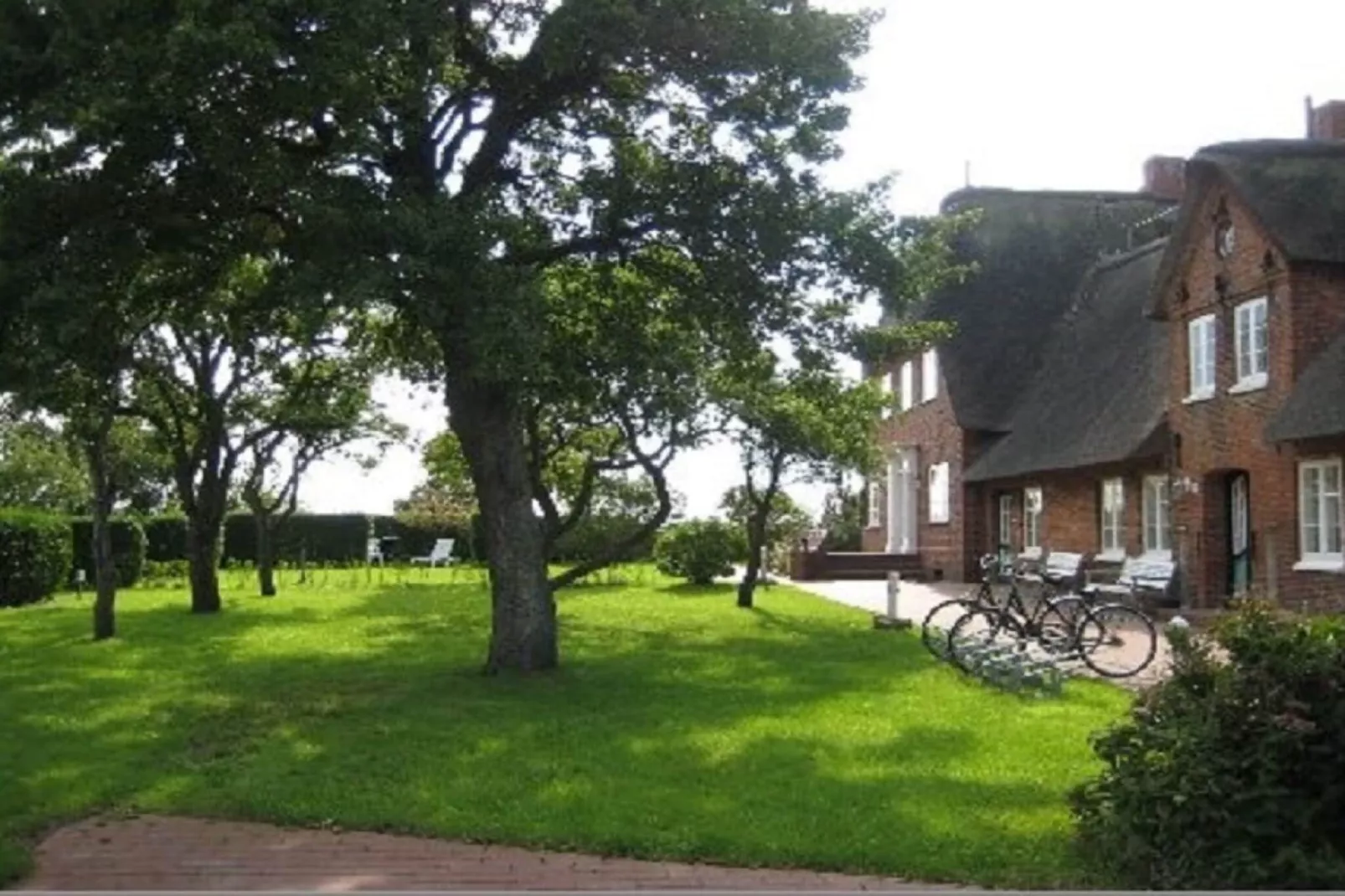 130478-Gardens in summer