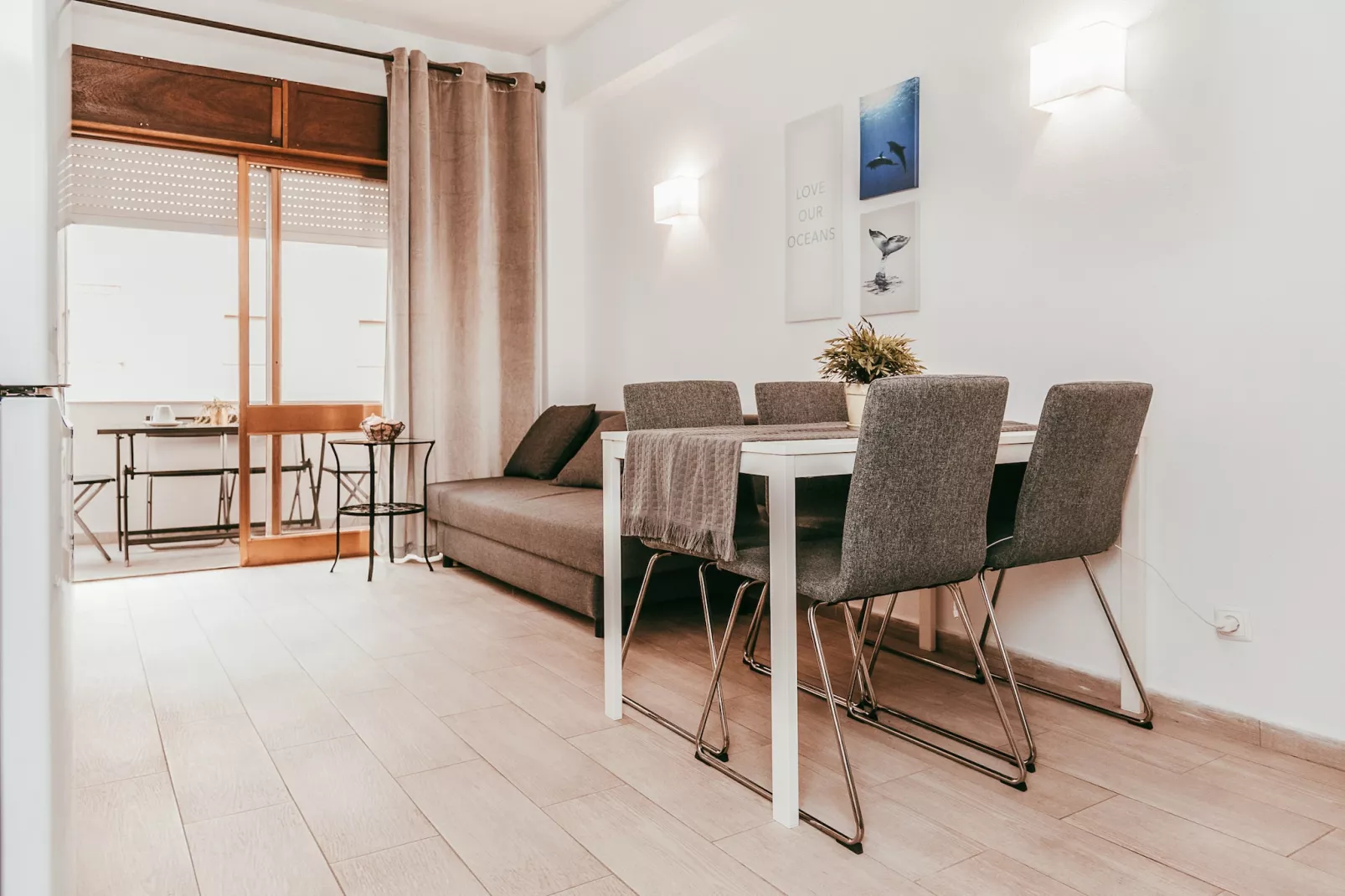 Beach House By Gt House-Dining room