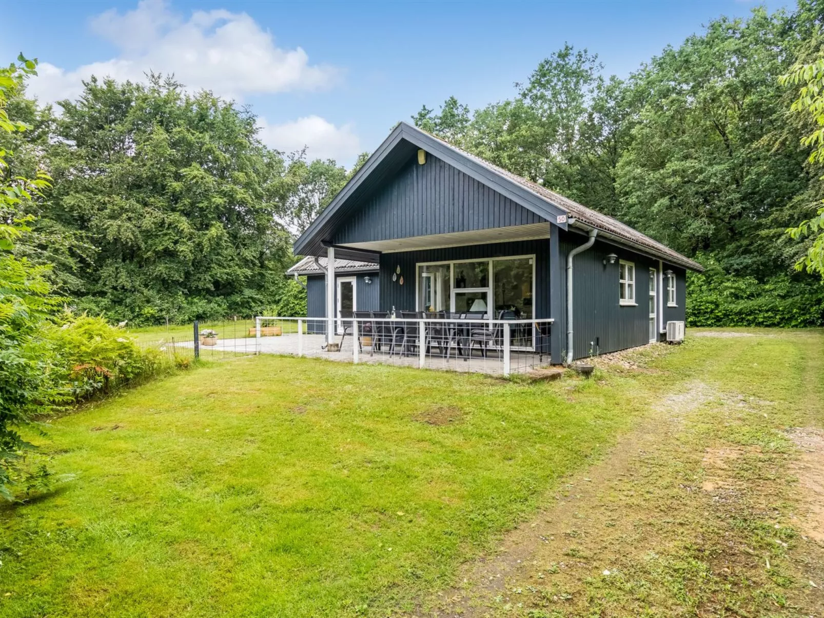 "Matias" - 30km from the sea-Draußen