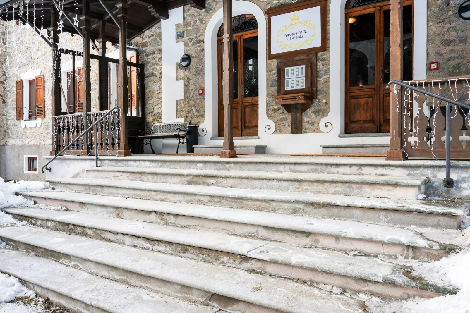 MONO 1 CERESOLE-Hall & reception