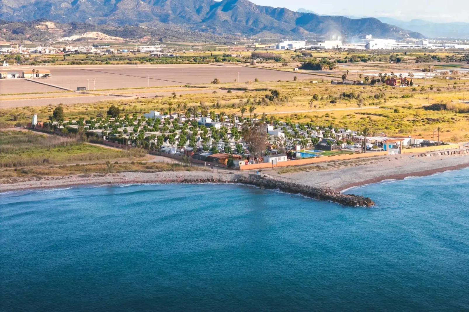 HOLA CAMP CHILCHES-Comfort 4-Areas within 5km in summer