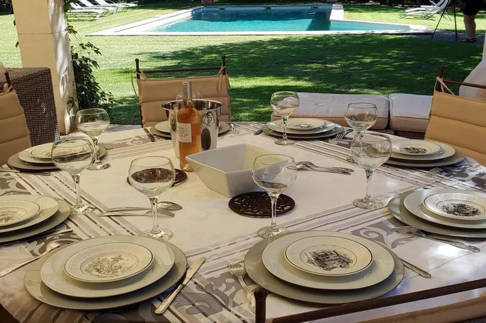 Villa cadre idyllique et reposant avec piscine-Salle à manger