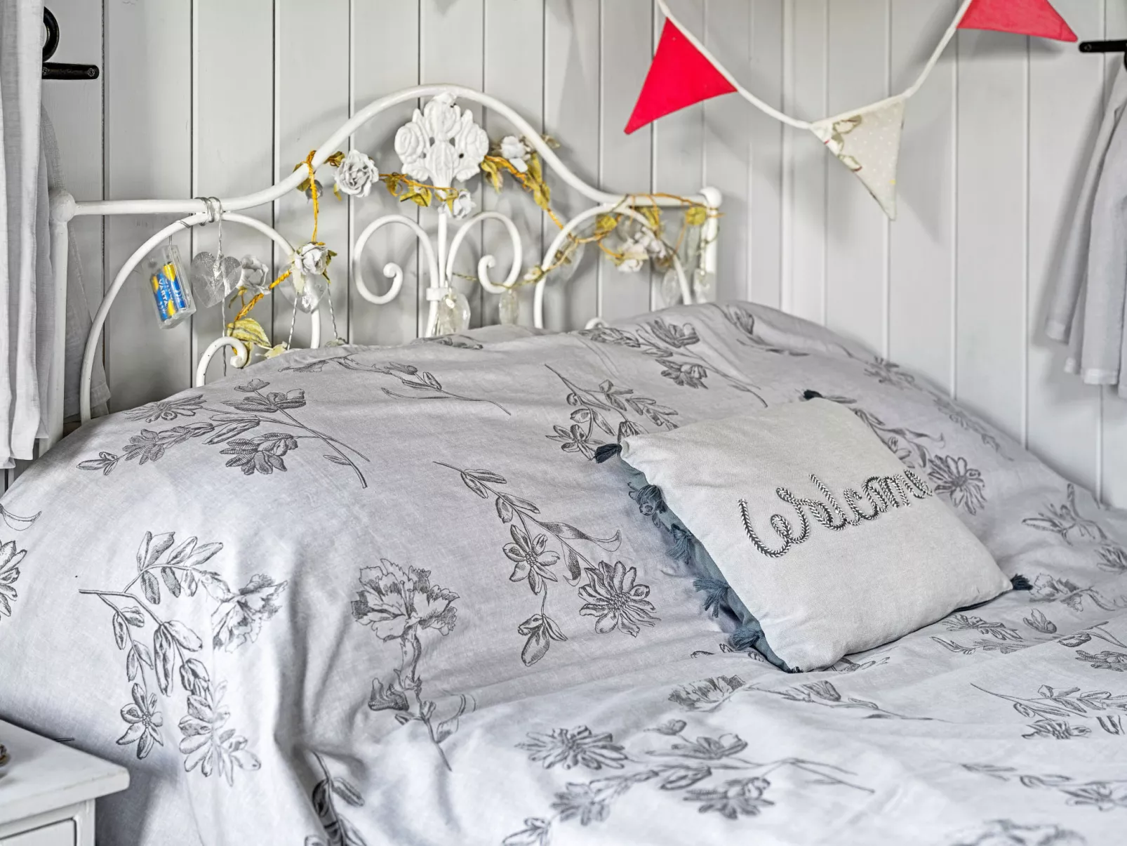 Shepherd's Hut at Hilltop Farm - Inside
