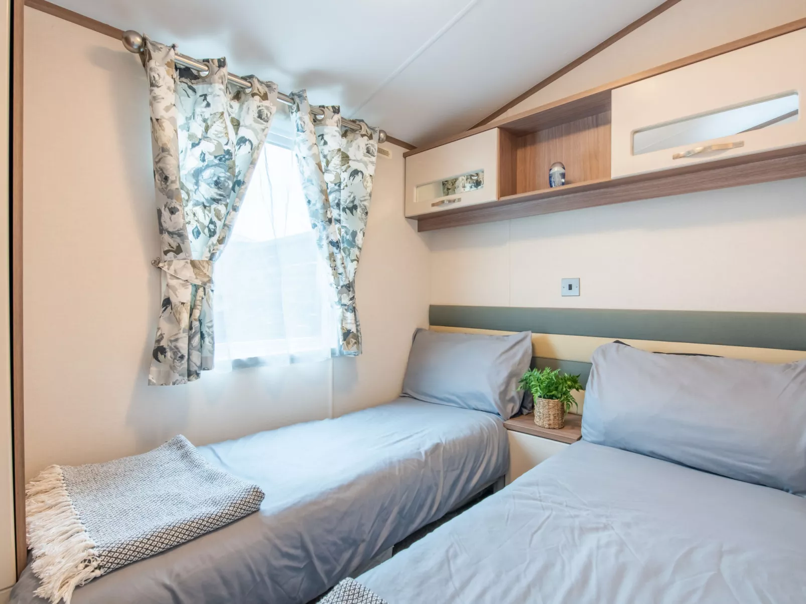 ScottishHighlands.LochNess - Inside