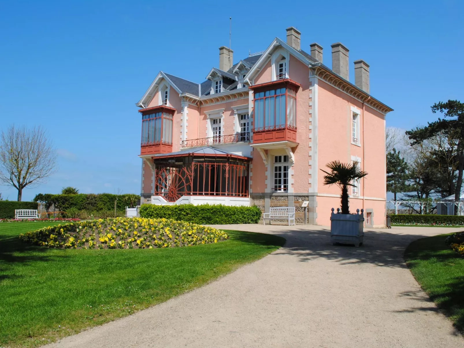 "Les flots bleus" (Die blauen Strände) - Drinnen