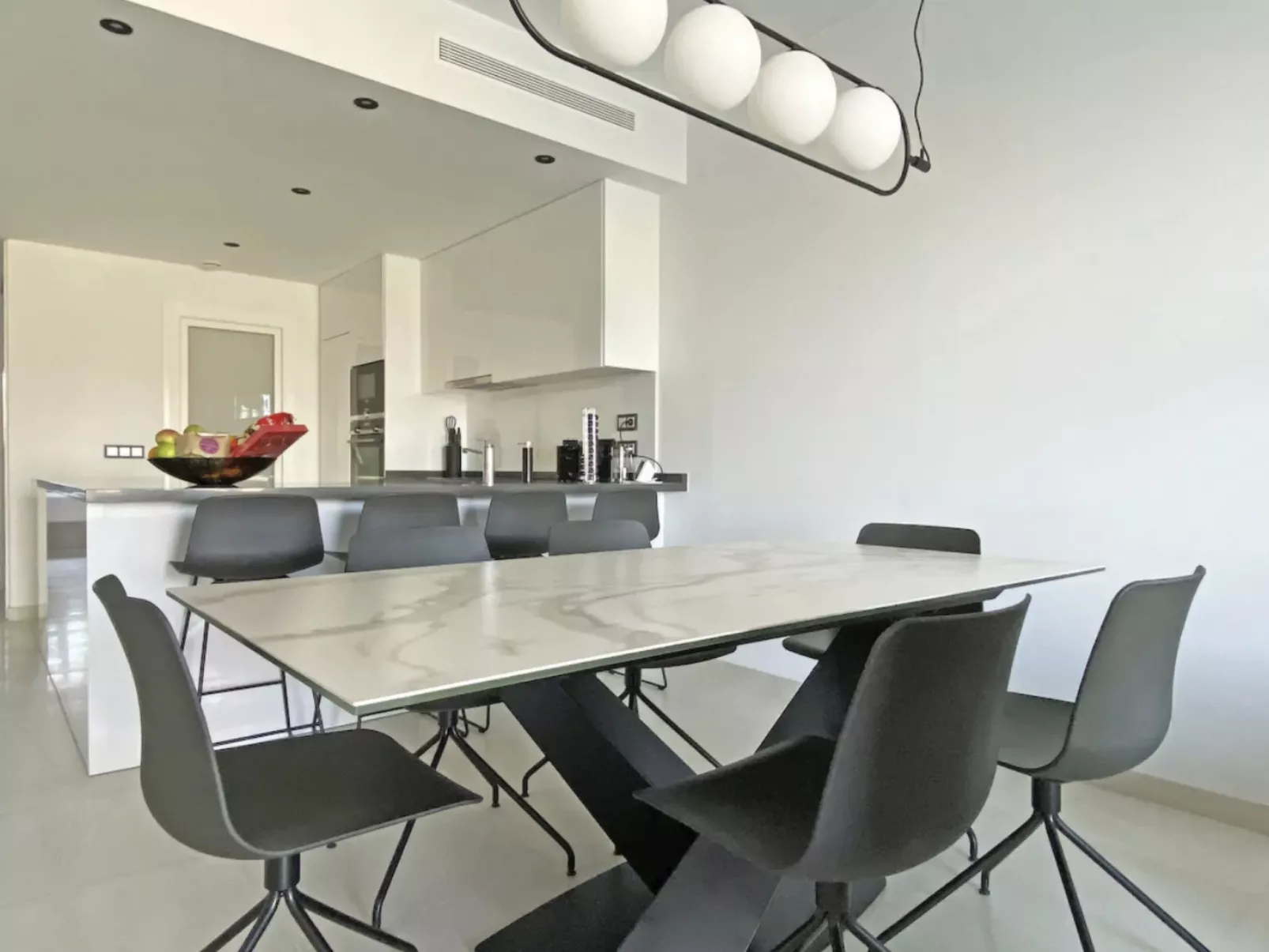 Luxuriöses Apartment mit Pool und Garage am Poniente Beach! - Image-tags.info