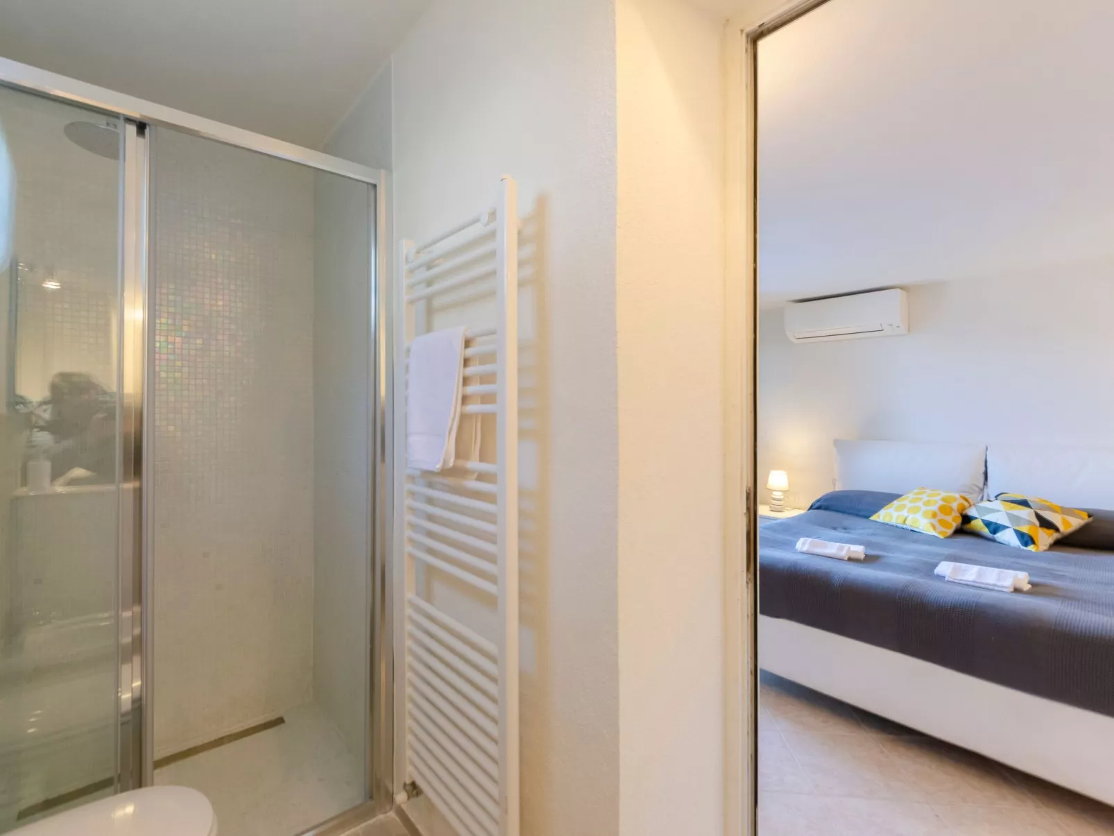 Einzimmerwohnung mit Terrasse und Blick auf den Berg - Image-tags.info