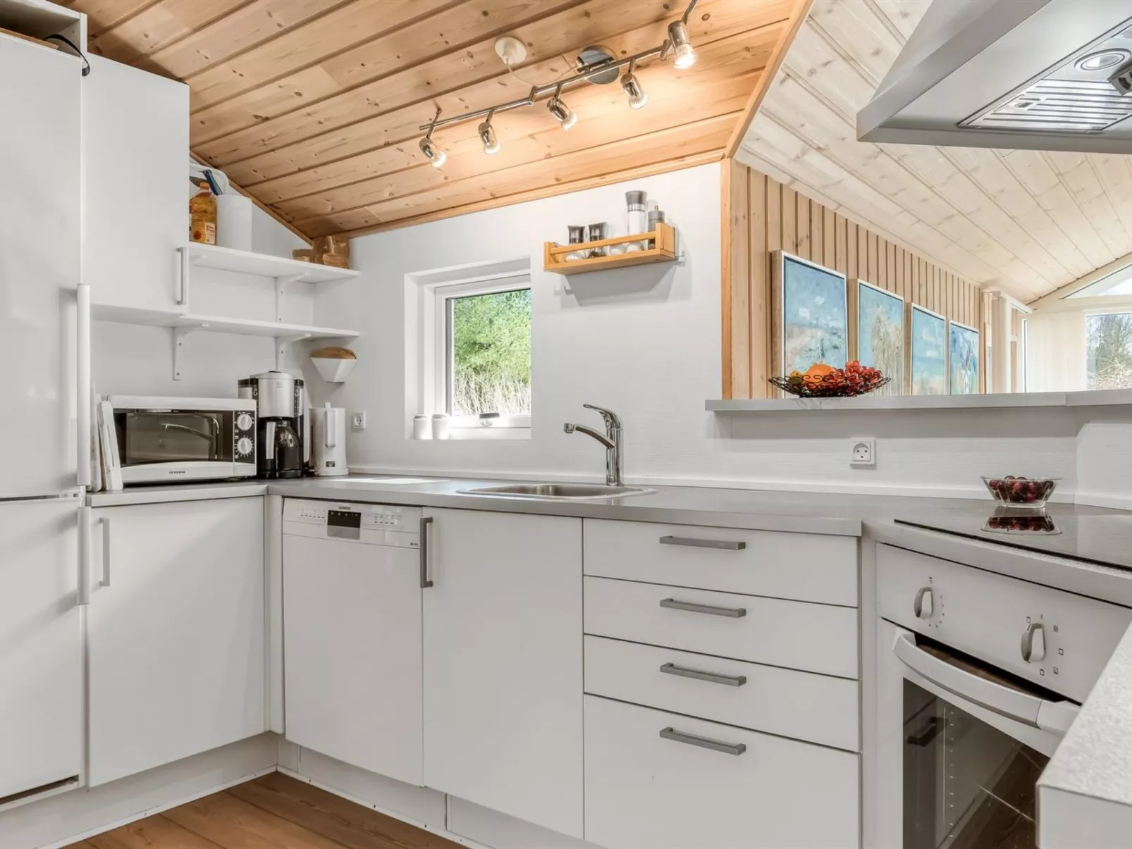 "Botwith" - 2.8km from the sea - Drinnen