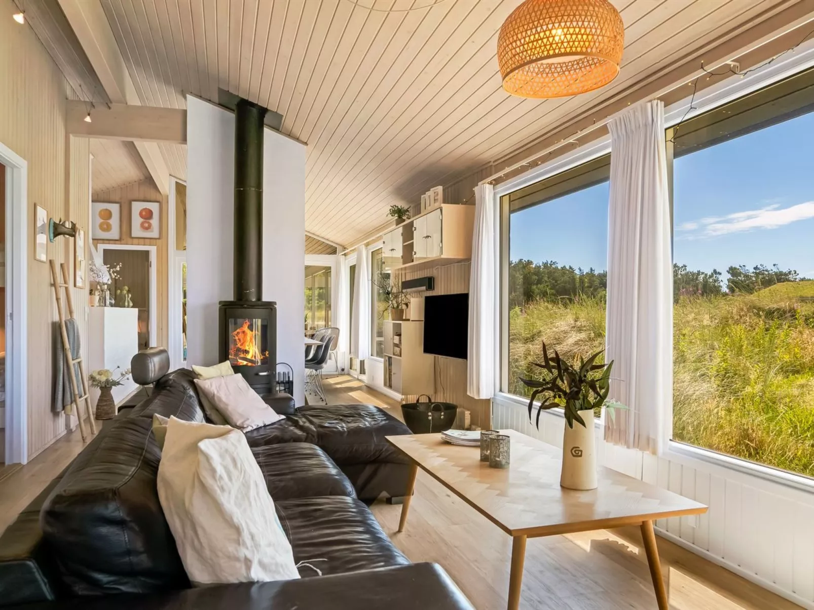 "Virpi" - 1.1km from the sea-Inside