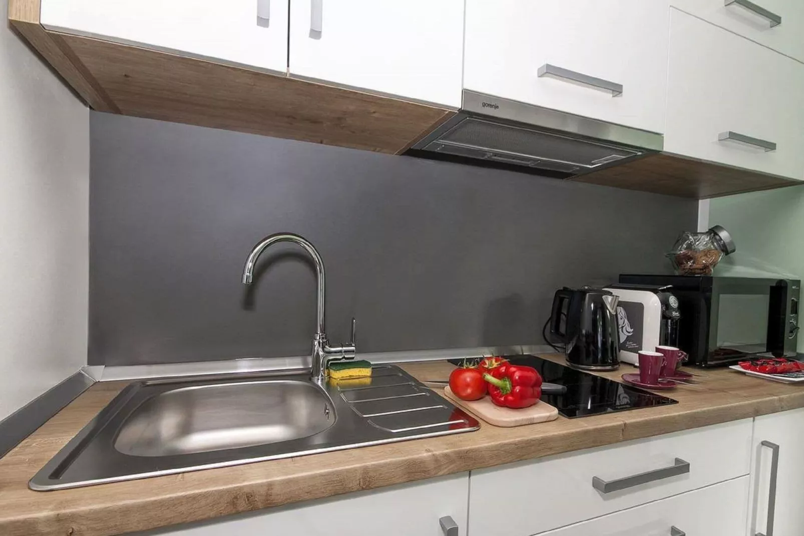 PRETTY GREEN 714-Kitchen
