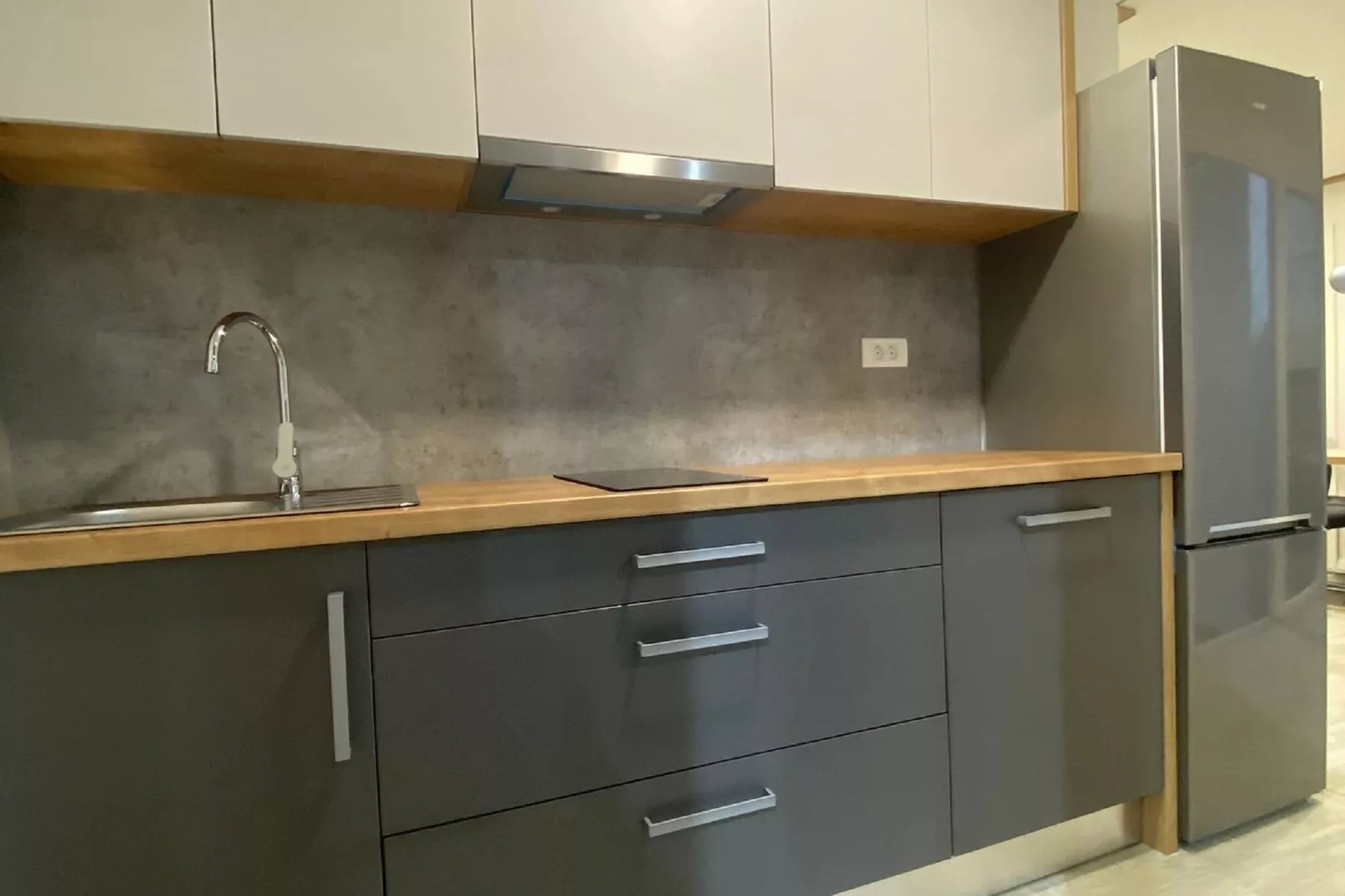 PRETTY GREEN 714-Kitchen