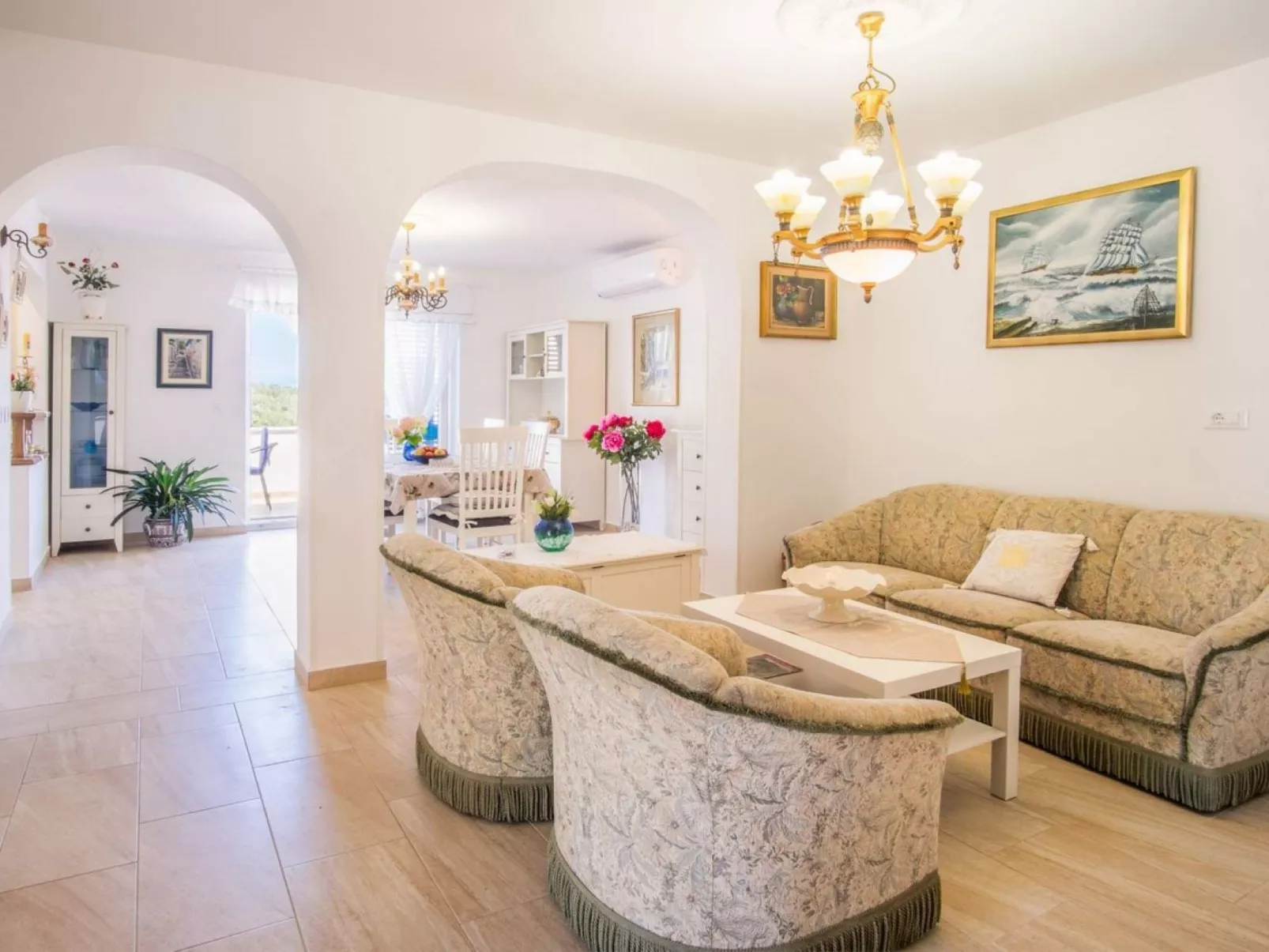 "Mela" mit Blick auf das Wasser - Image-tags.info