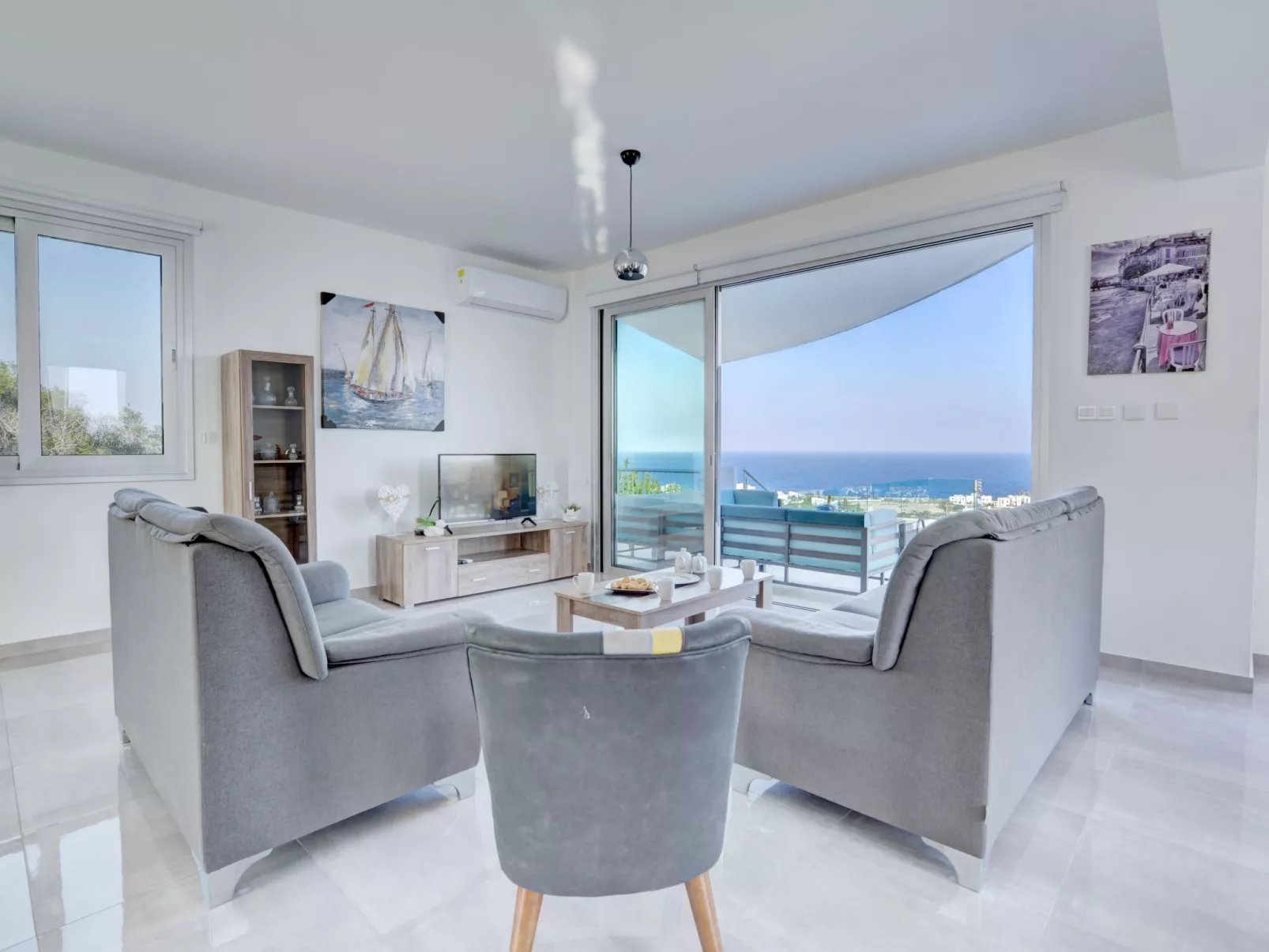 Private Villa mit 4 Schlafzimmern, Pool und Meerblick - Image-tags.info