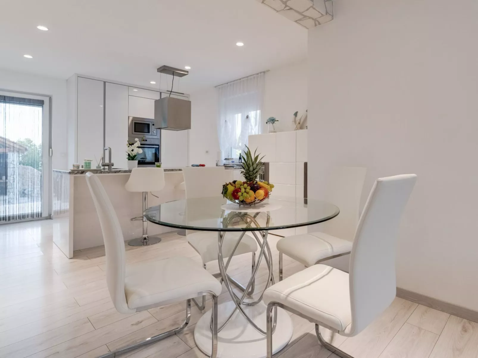 Neue Villa mit Pool und Meerblick - Image-tags.info