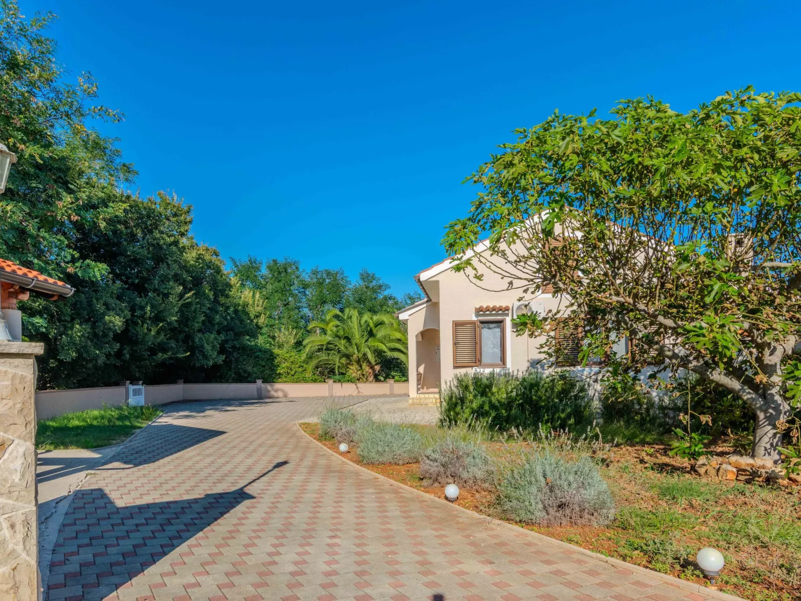 Holiday home Suric - Image-tags.info