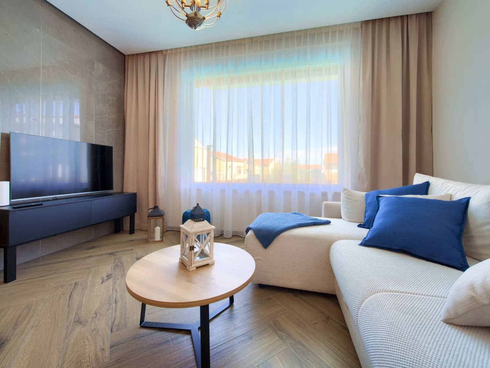 "Lana" mit Schwimmbad - Image-tags.info