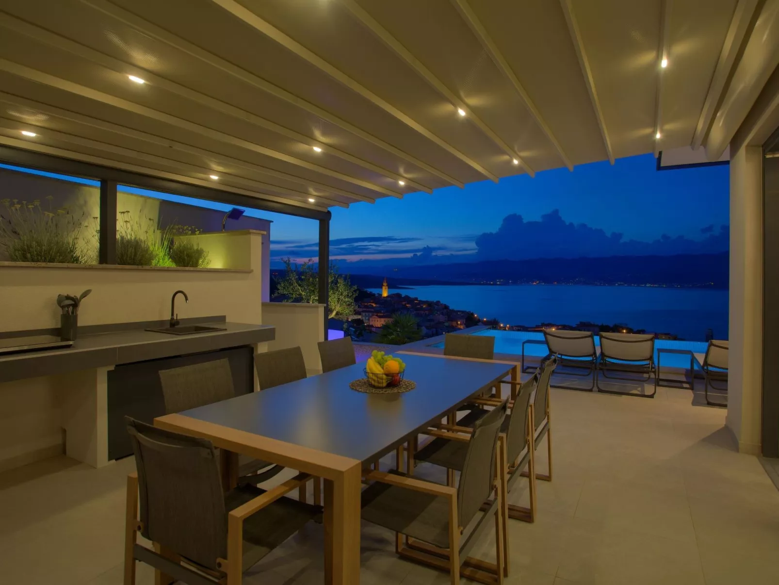 Luxuriöse Villa mit Pool und fantastischem Meerblick - Image-tags.info