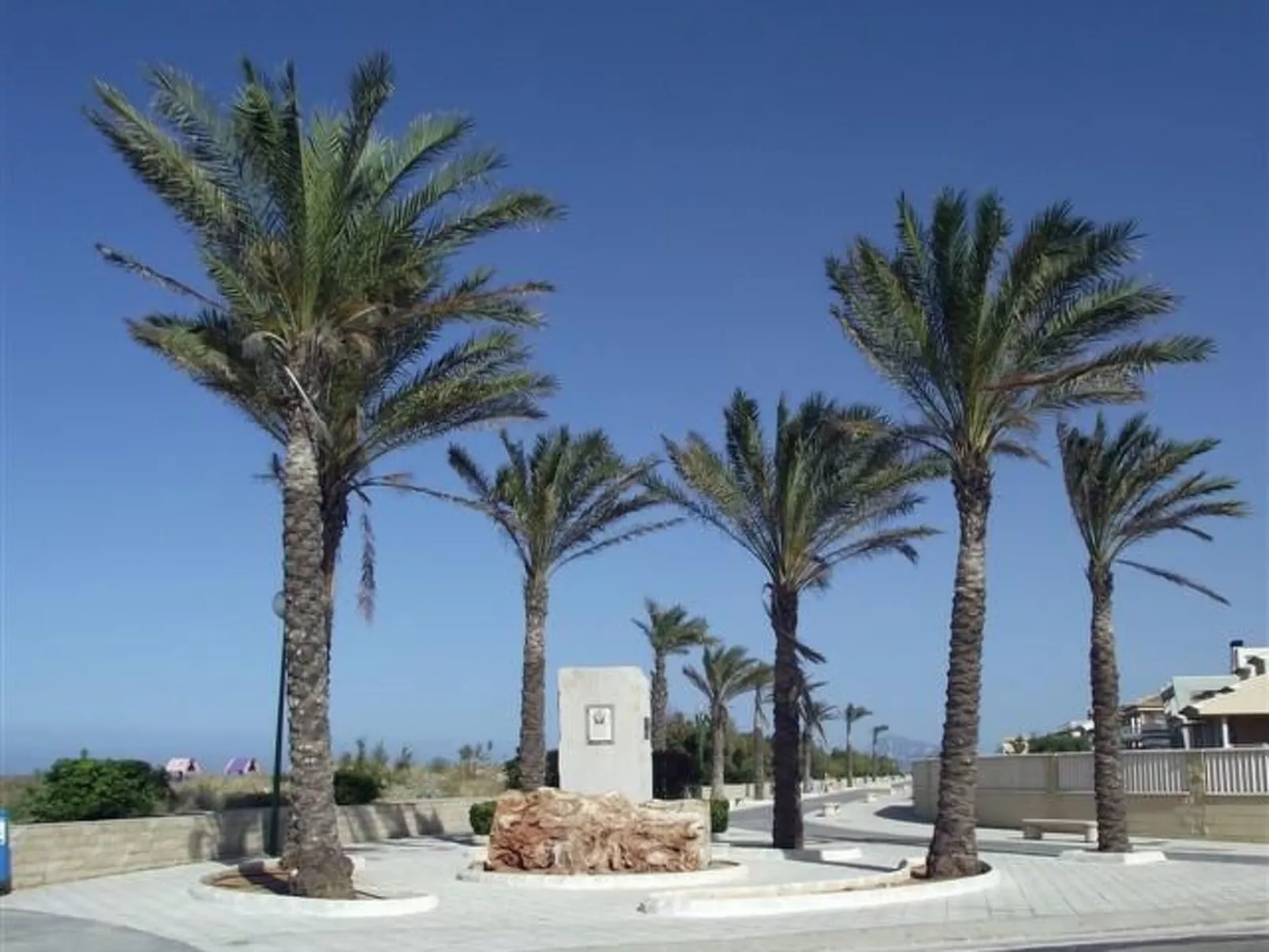 Villa im spanischen Stil mit großem Pool und ein - Image-tags.info