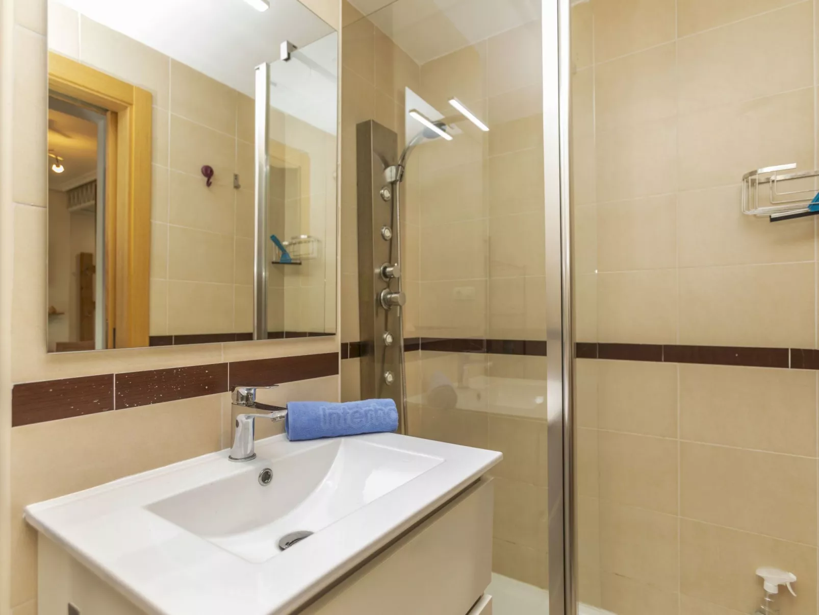 Jardines del Mar III - Inside