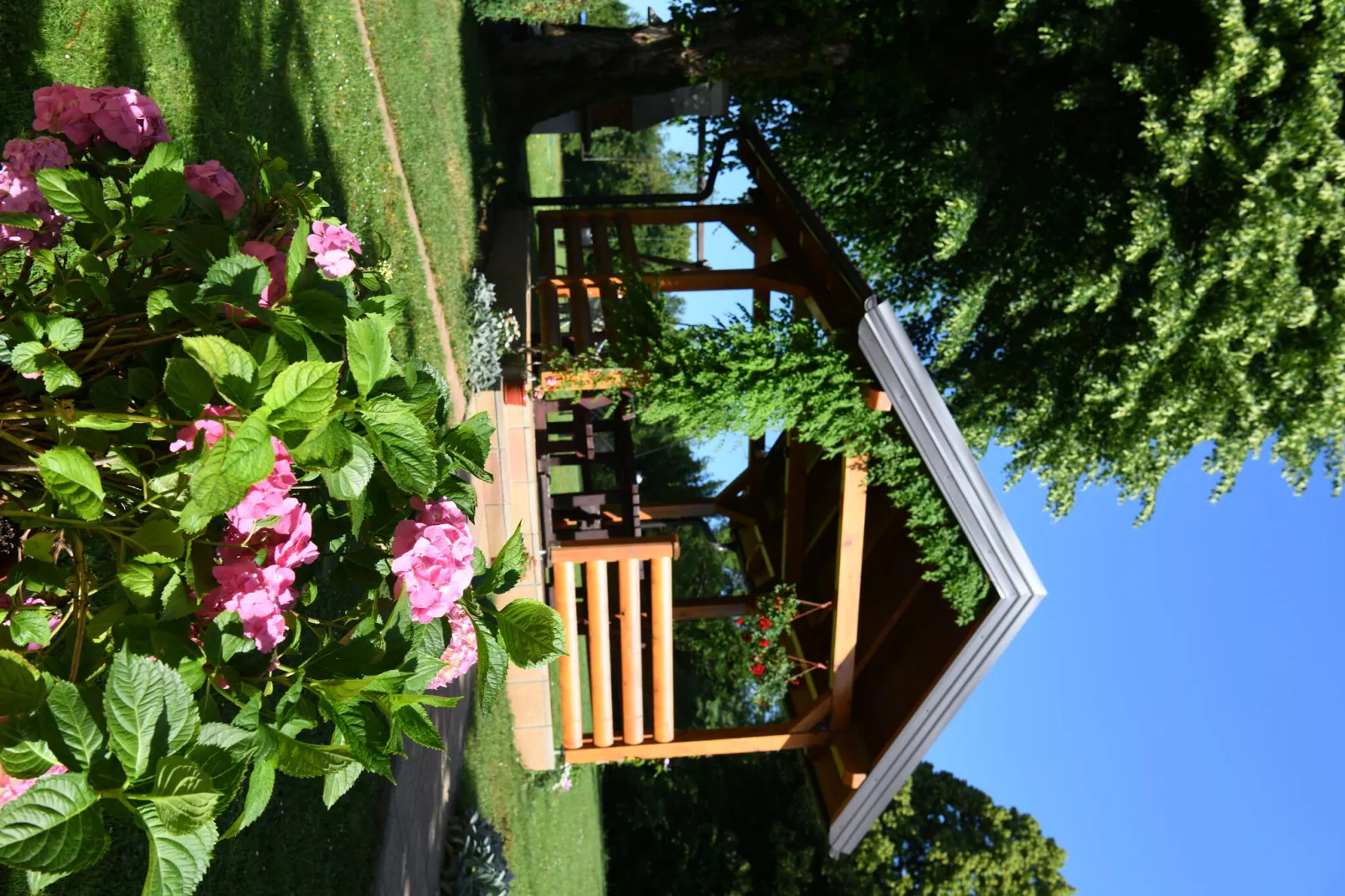 Apartment Jelena 2-Gardens summer