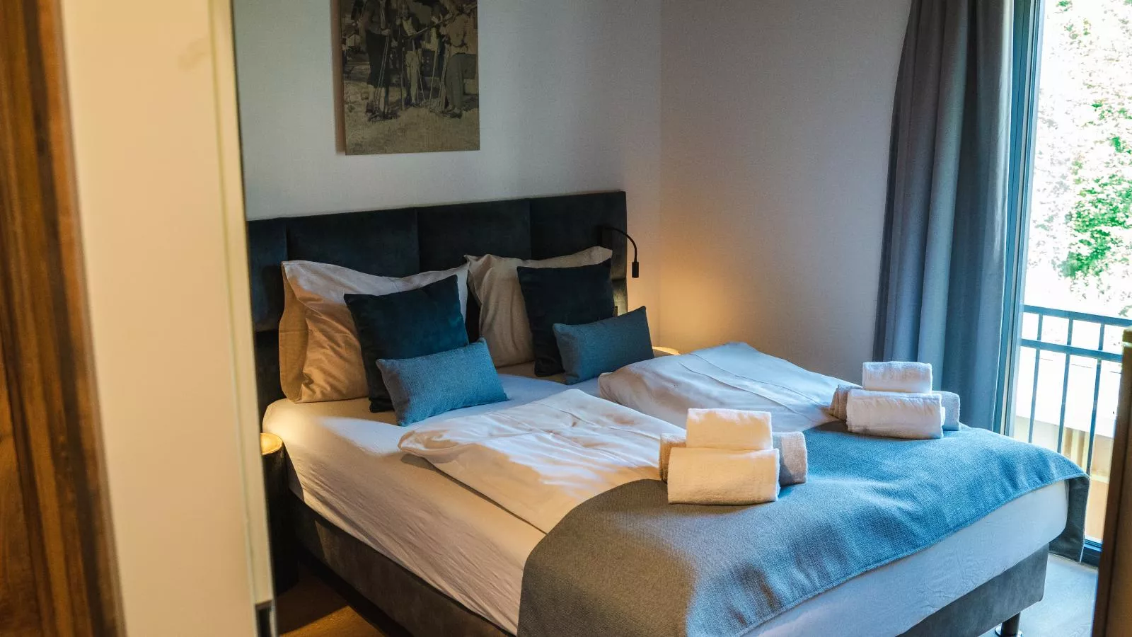 See Lounge - Bedroom