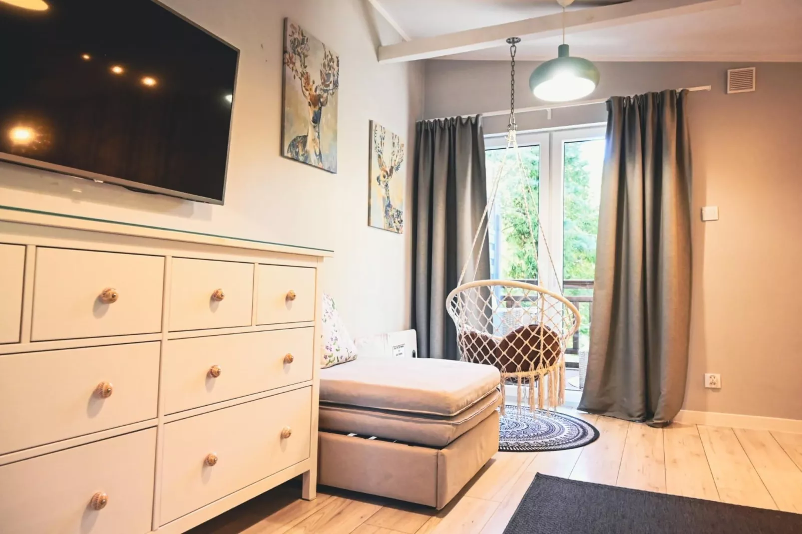 Dom w Starych Czaplach z domkiem na drzewie-Living room