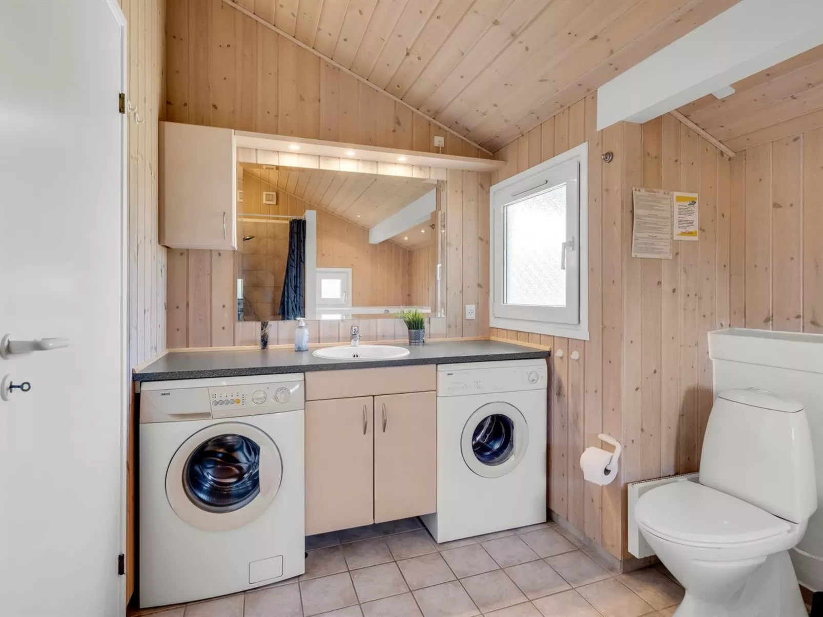 "Katla" - 400m from the sea - Inside