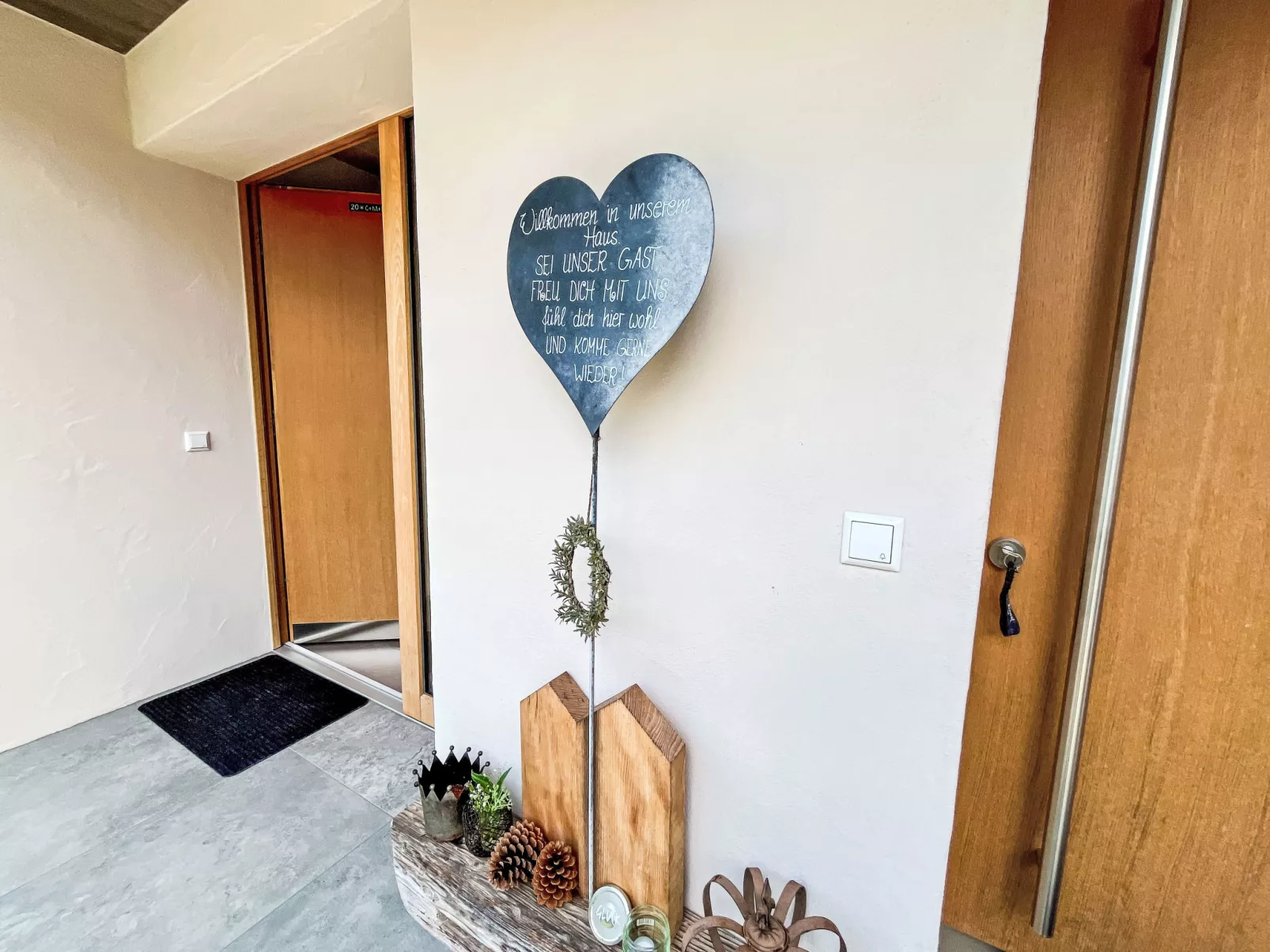 Kinast (HFT201)-Outside