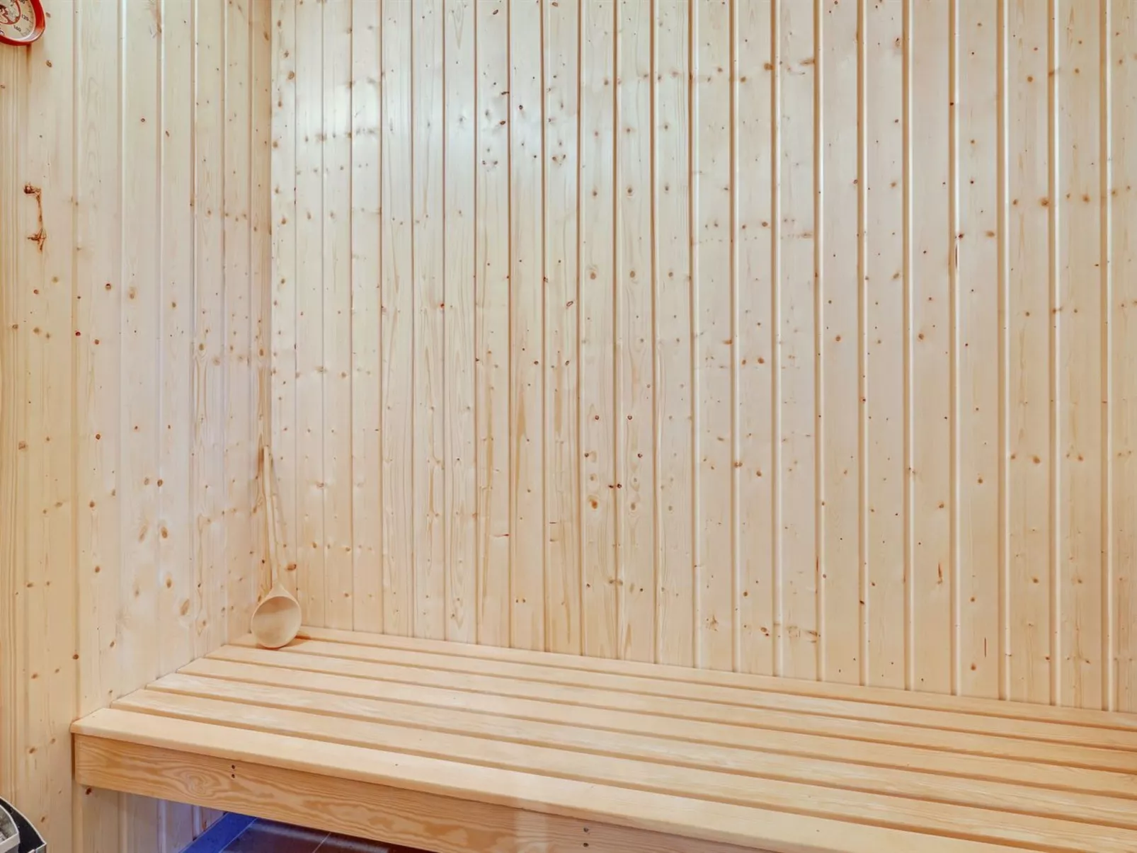 "Flicka" - 275m from the sea-Drinnen