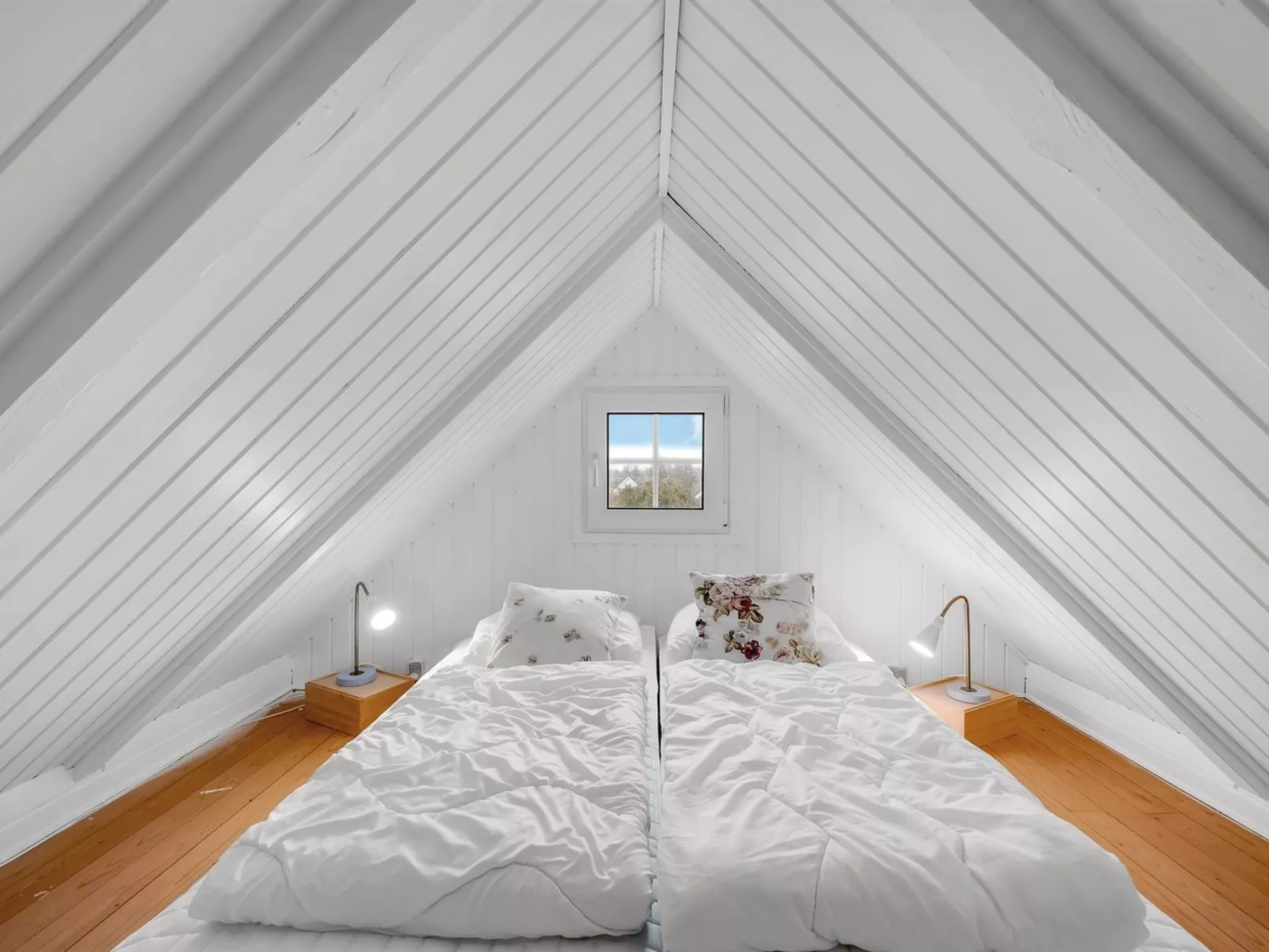 "Gunhwat" - 350m to the fjord-Inside