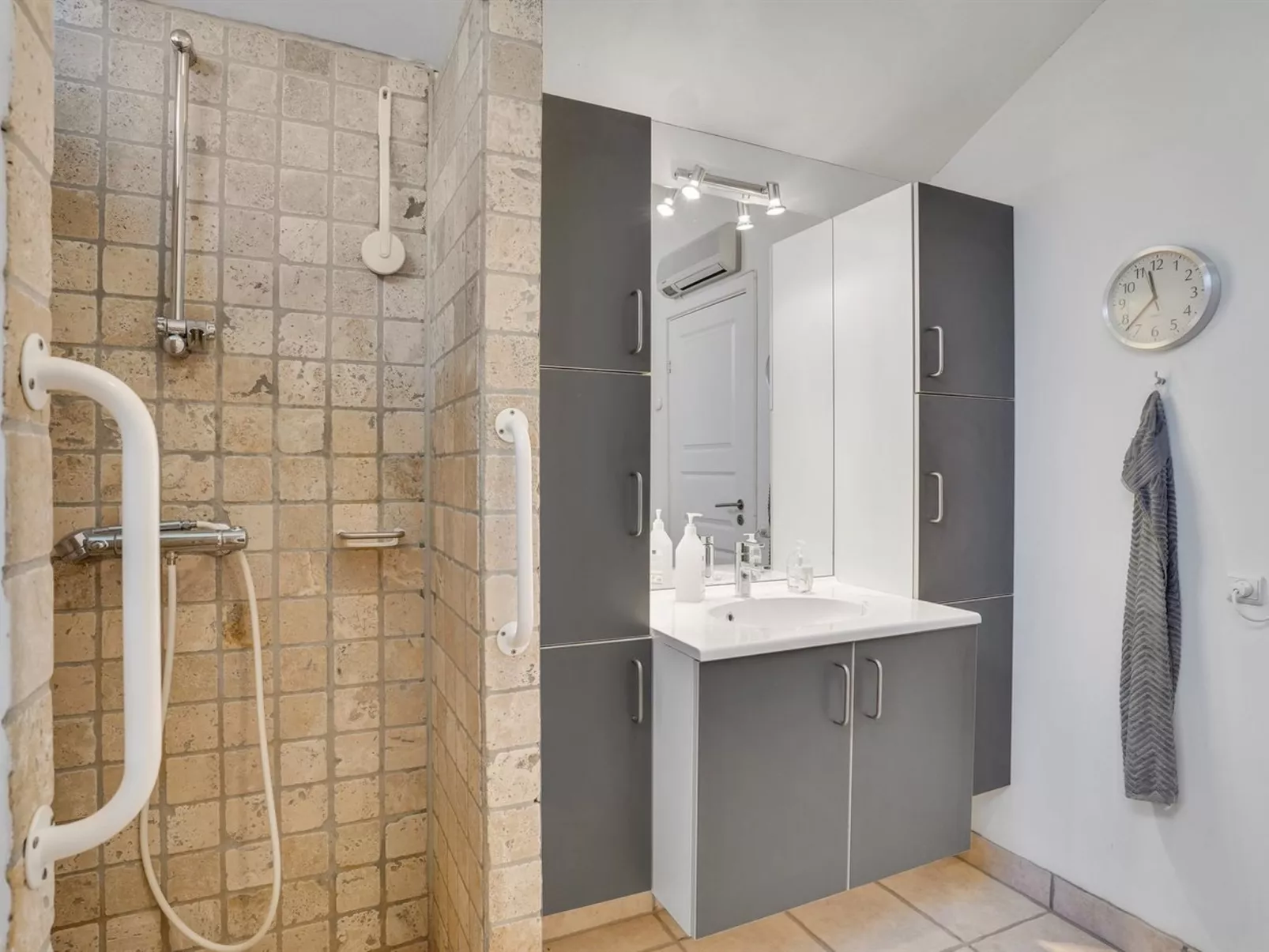 "Lauren" - 200m to the fjord-Drinnen