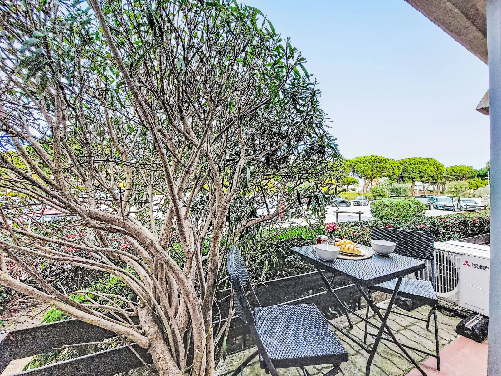 Escale Port - Outside