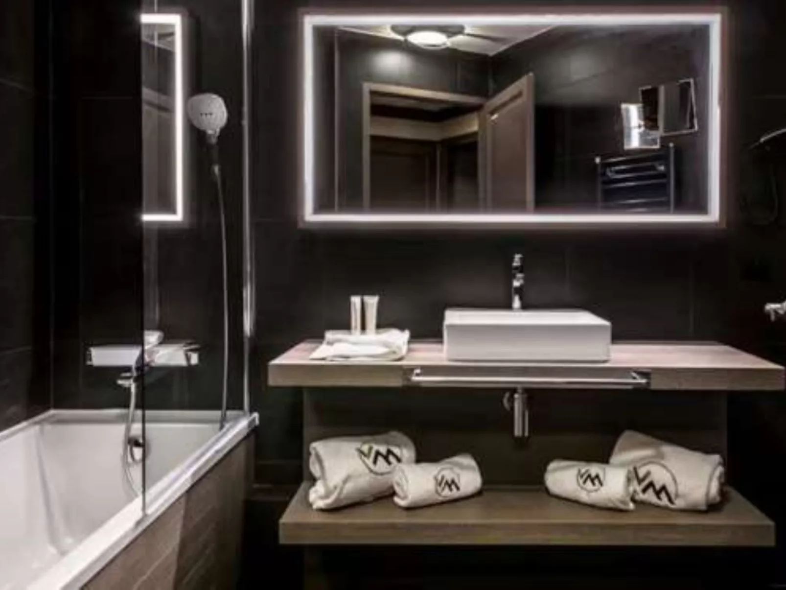 Village Montana-Inside